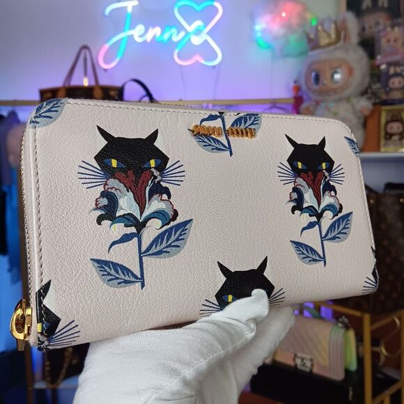 Miu Miu White & Blue Leather Limited Edition Black Cats Large Zip Wallet - Picture 2 of 11